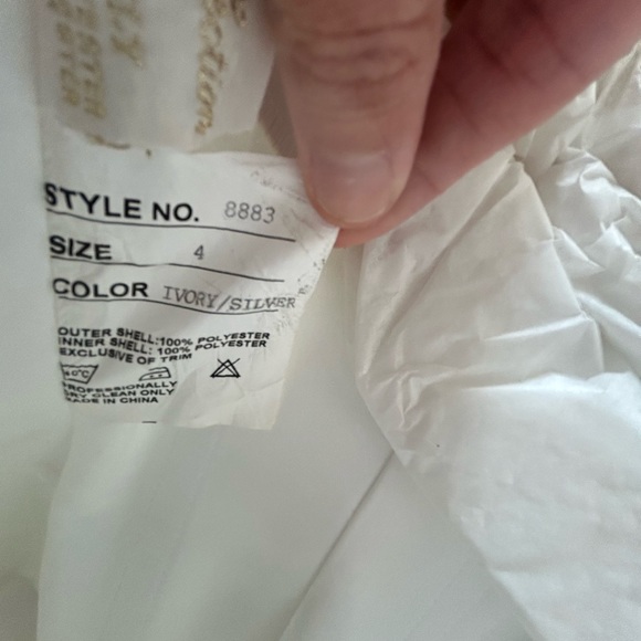 Wedding dress - Size 4. - Picture 5 of 6